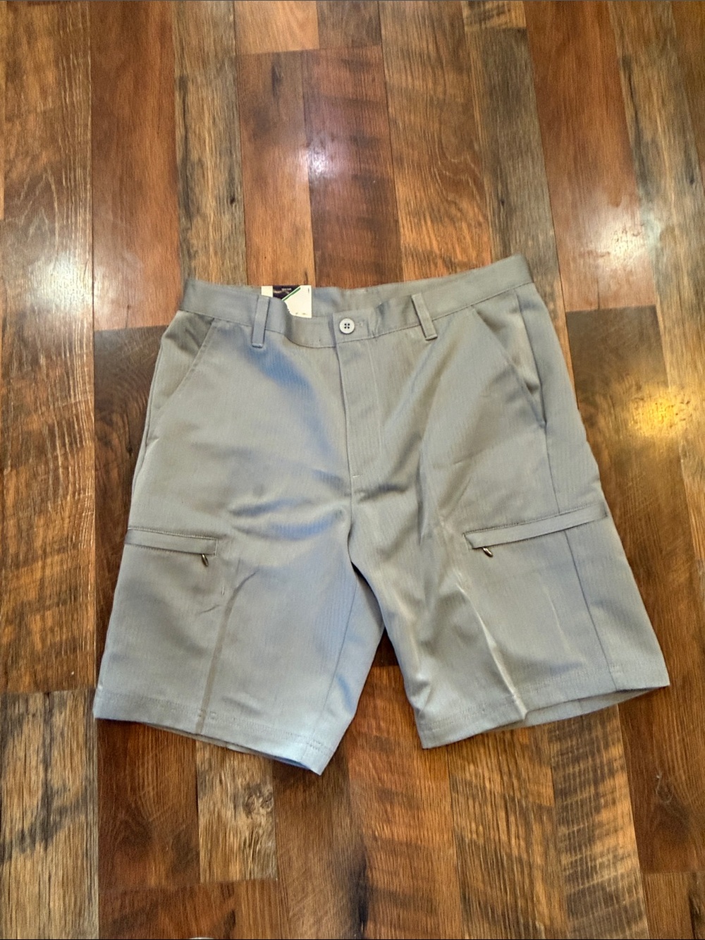 Izod Light Gray Cargo Shorts 34 (4050) NWT